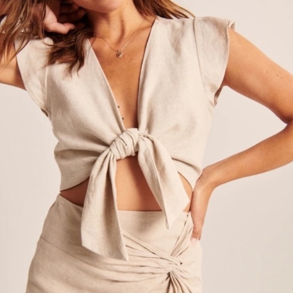 Abercrombie & Fitch Tie-Front Top